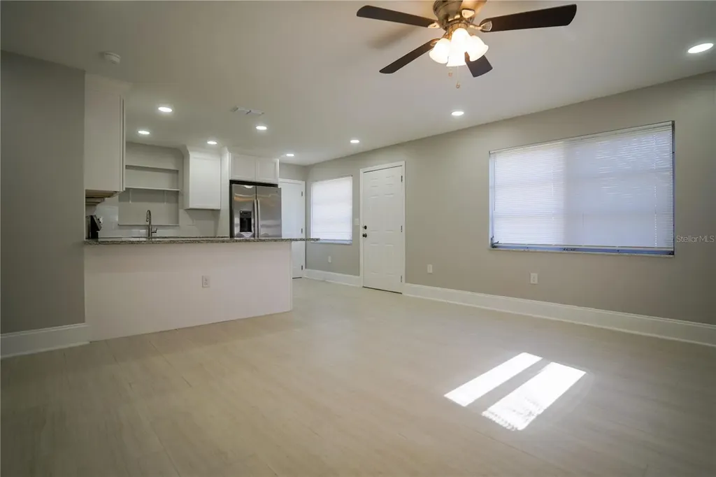 610 74th Avenue N St Petersburg FL 33702