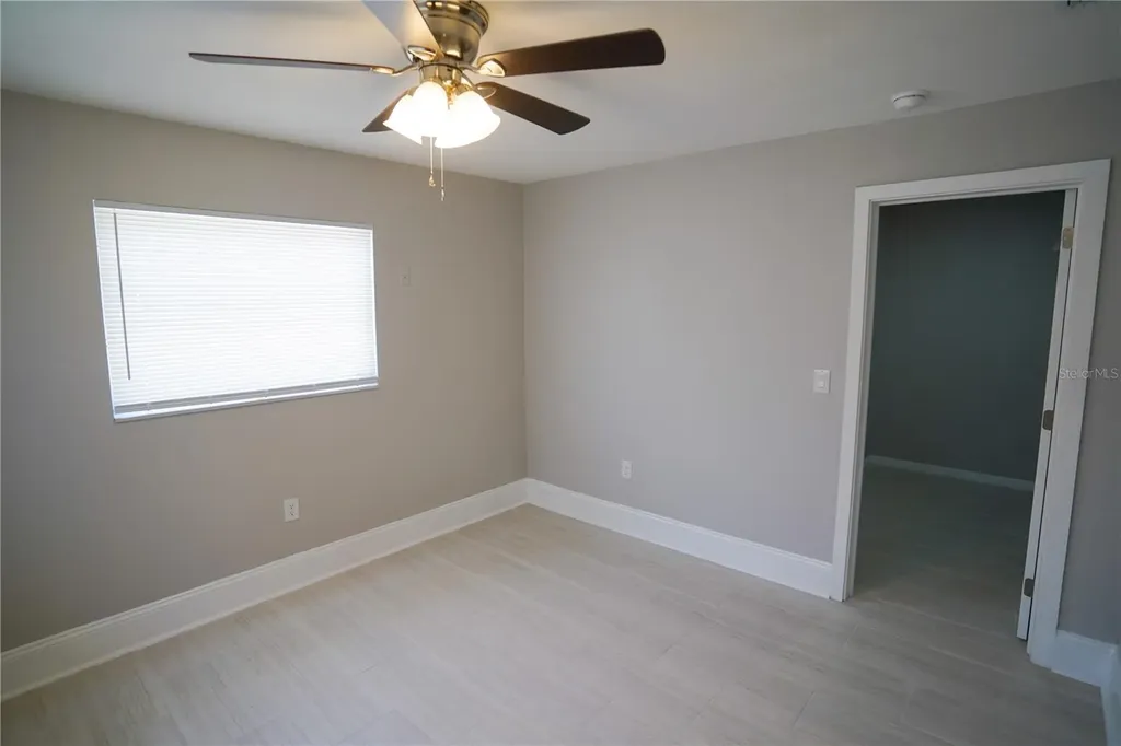 610 74th Avenue N St Petersburg FL 33702