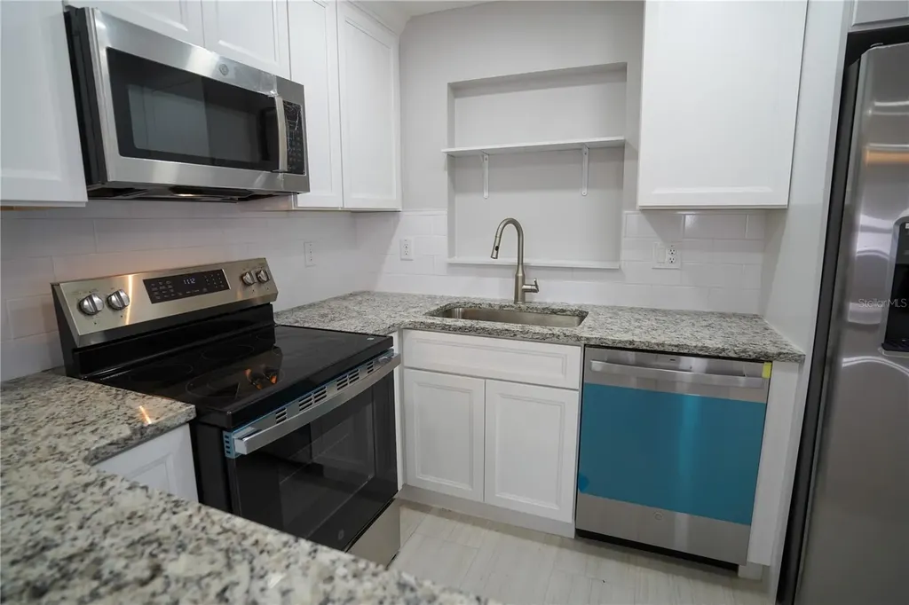 610 74th Avenue N St Petersburg FL 33702