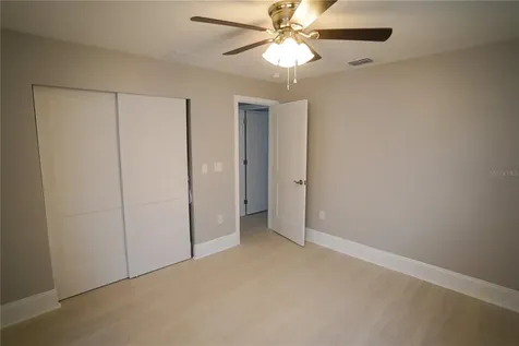 610 74th Avenue N St Petersburg FL 33702