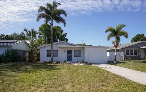 610 74th Avenue N St Petersburg FL 33702