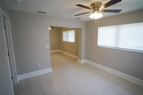 610 74th Avenue N St Petersburg FL 33702