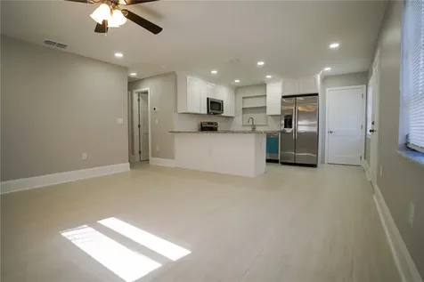 610 74th Avenue N St Petersburg FL 33702