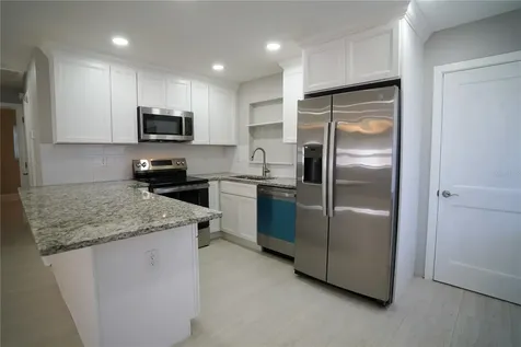 610 74th Avenue N St Petersburg FL 33702