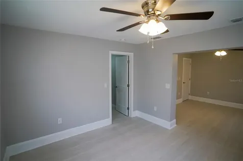 610 74th Avenue N St Petersburg FL 33702