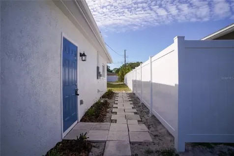 610 74th Avenue N St Petersburg FL 33702