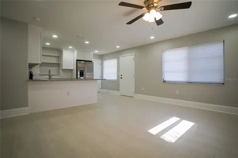610 74th Avenue N St Petersburg FL 33702