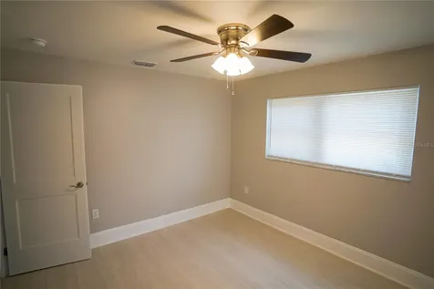 610 74th Avenue N St Petersburg FL 33702