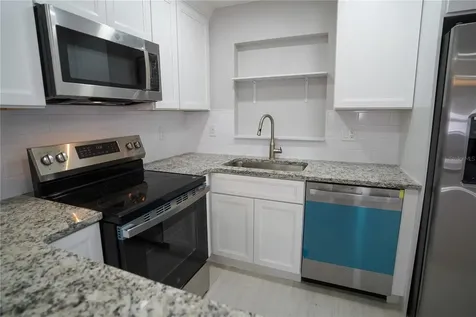 610 74th Avenue N St Petersburg FL 33702