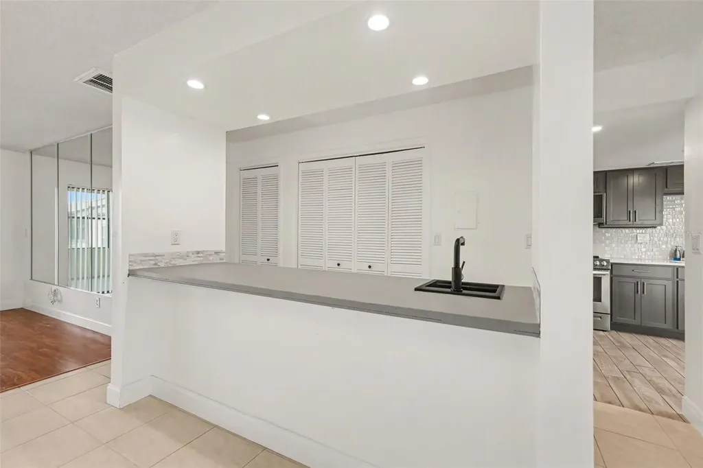 10 Lesley Lane Oldsmar FL 34677