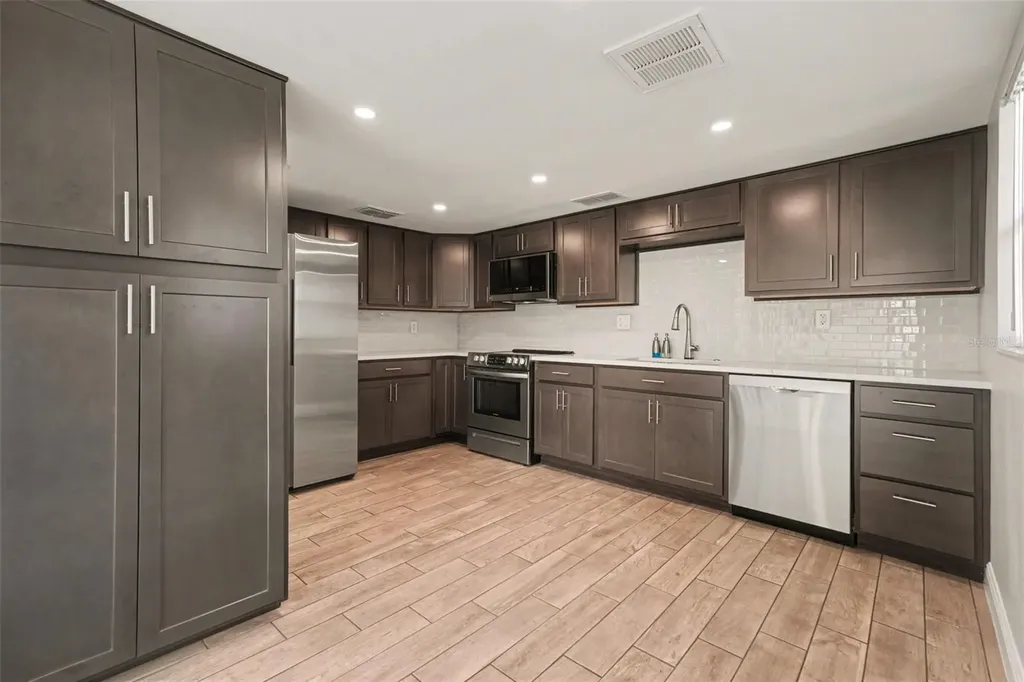 10 Lesley Lane Oldsmar FL 34677