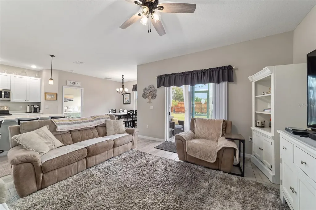15 Malauka Circle Ocklawaha FL 32179