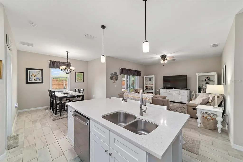 15 Malauka Circle Ocklawaha FL 32179
