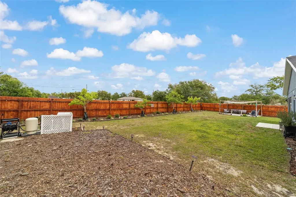 15 Malauka Circle Ocklawaha FL 32179