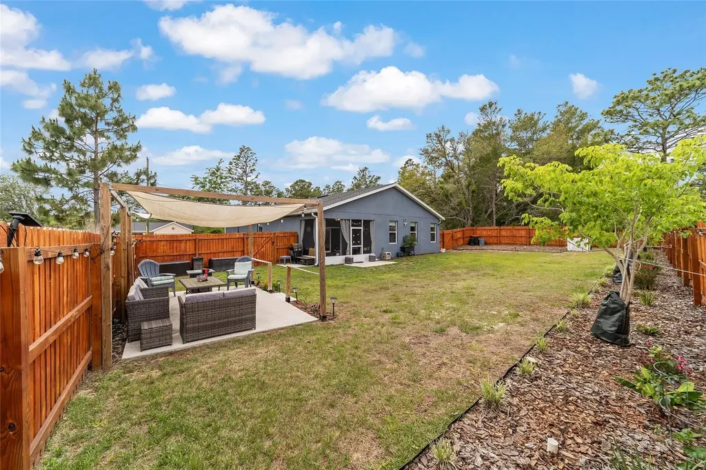 15 Malauka Circle Ocklawaha FL 32179