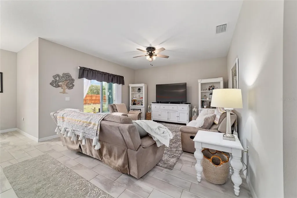 15 Malauka Circle Ocklawaha FL 32179