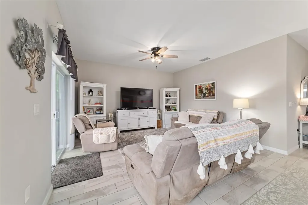 15 Malauka Circle Ocklawaha FL 32179
