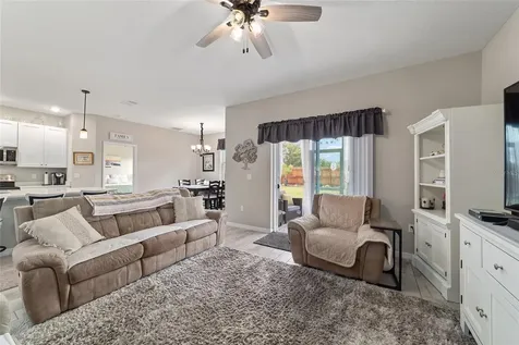 15 Malauka Circle Ocklawaha FL 32179