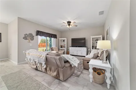 15 Malauka Circle Ocklawaha FL 32179