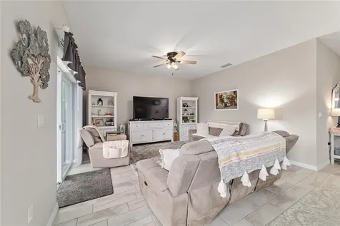 15 Malauka Circle Ocklawaha FL 32179