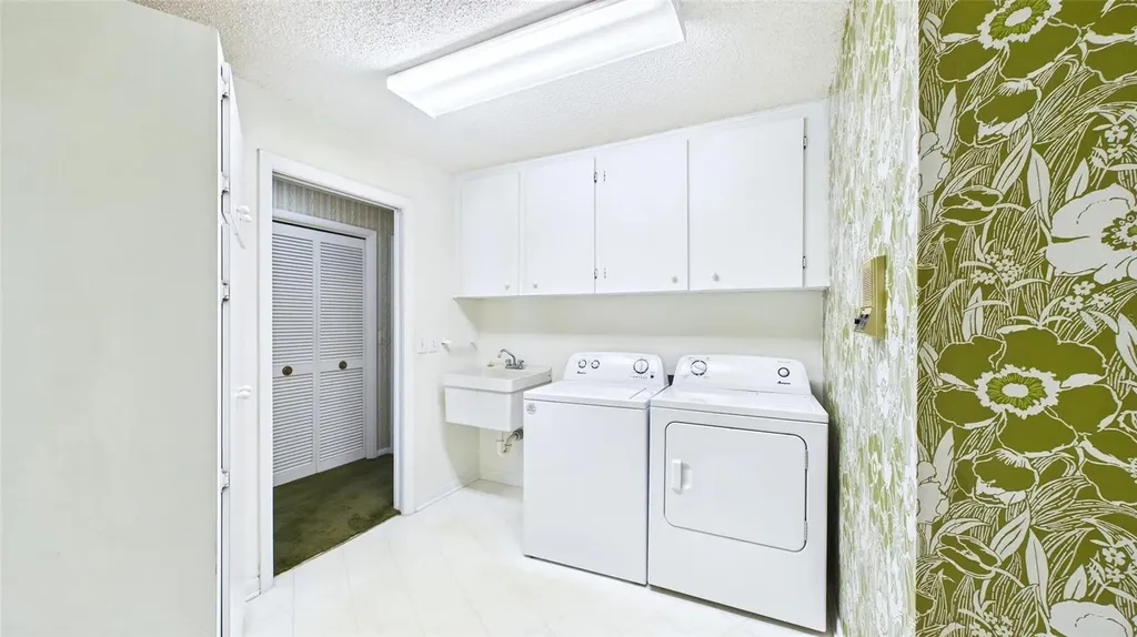 1116 N Riverhills Drive Temple Terrace FL 33617