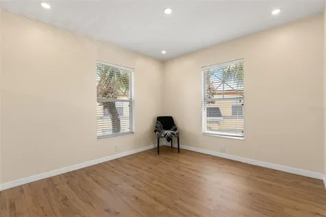 3852 Mandalay Drive St Petersburg FL 33705