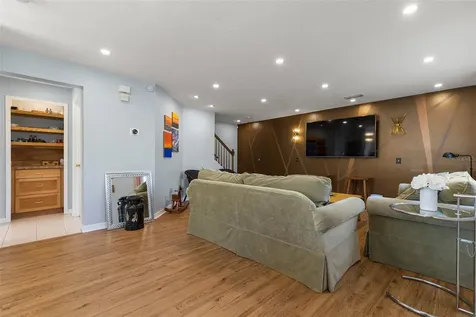 3852 Mandalay Drive St Petersburg FL 33705