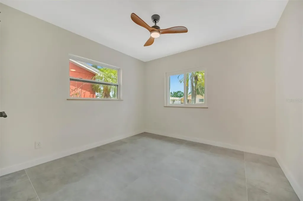 647 74th Avenue N St Petersburg FL 33702
