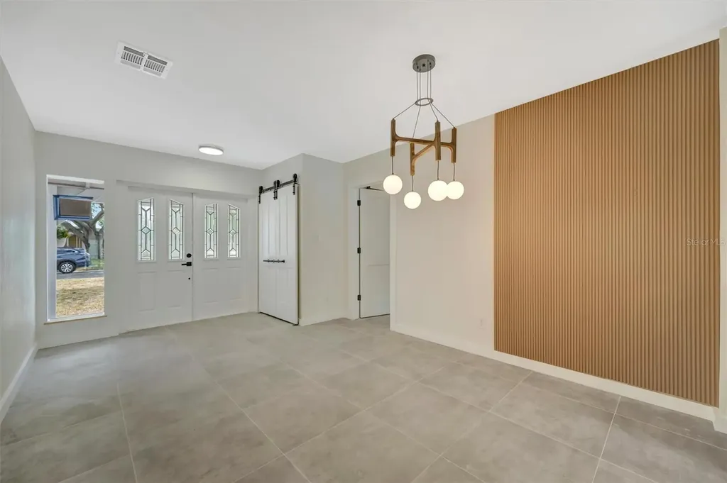 647 74th Avenue N St Petersburg FL 33702