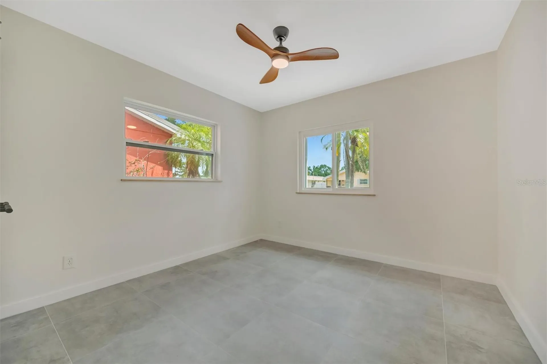 647 74th Avenue N St Petersburg FL 33702