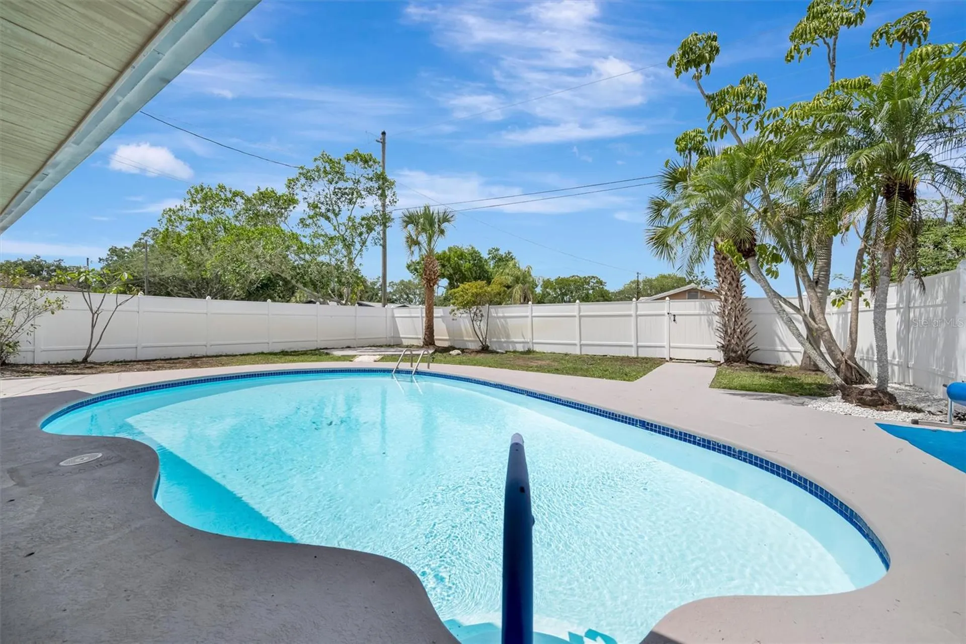 647 74th Avenue N St Petersburg FL 33702