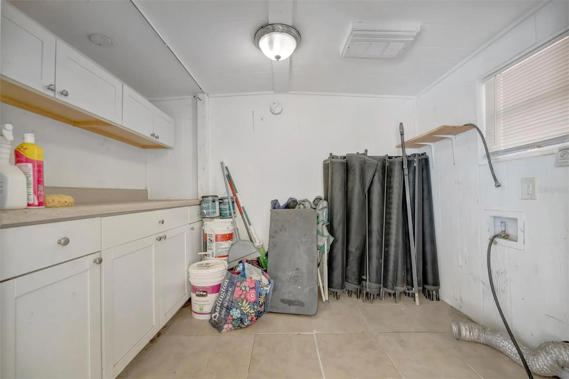 647 74th Avenue N St Petersburg FL 33702