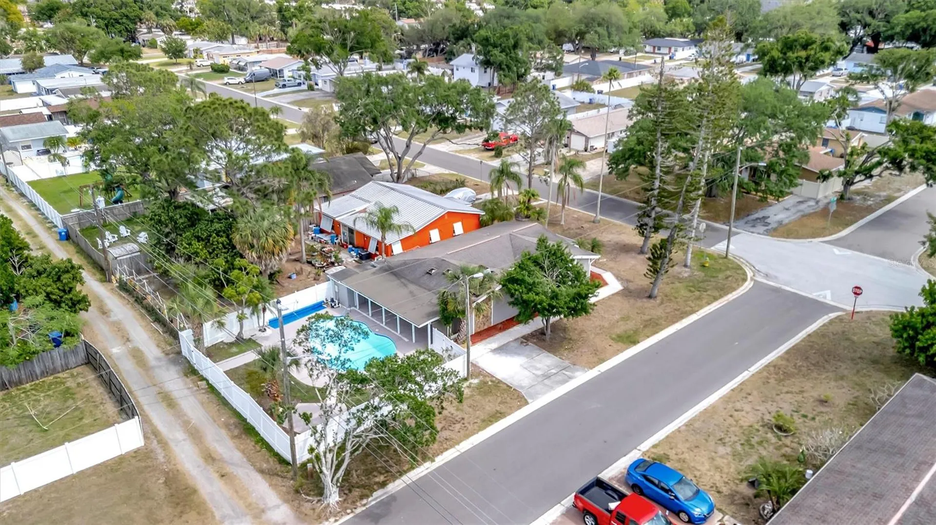 647 74th Avenue N St Petersburg FL 33702