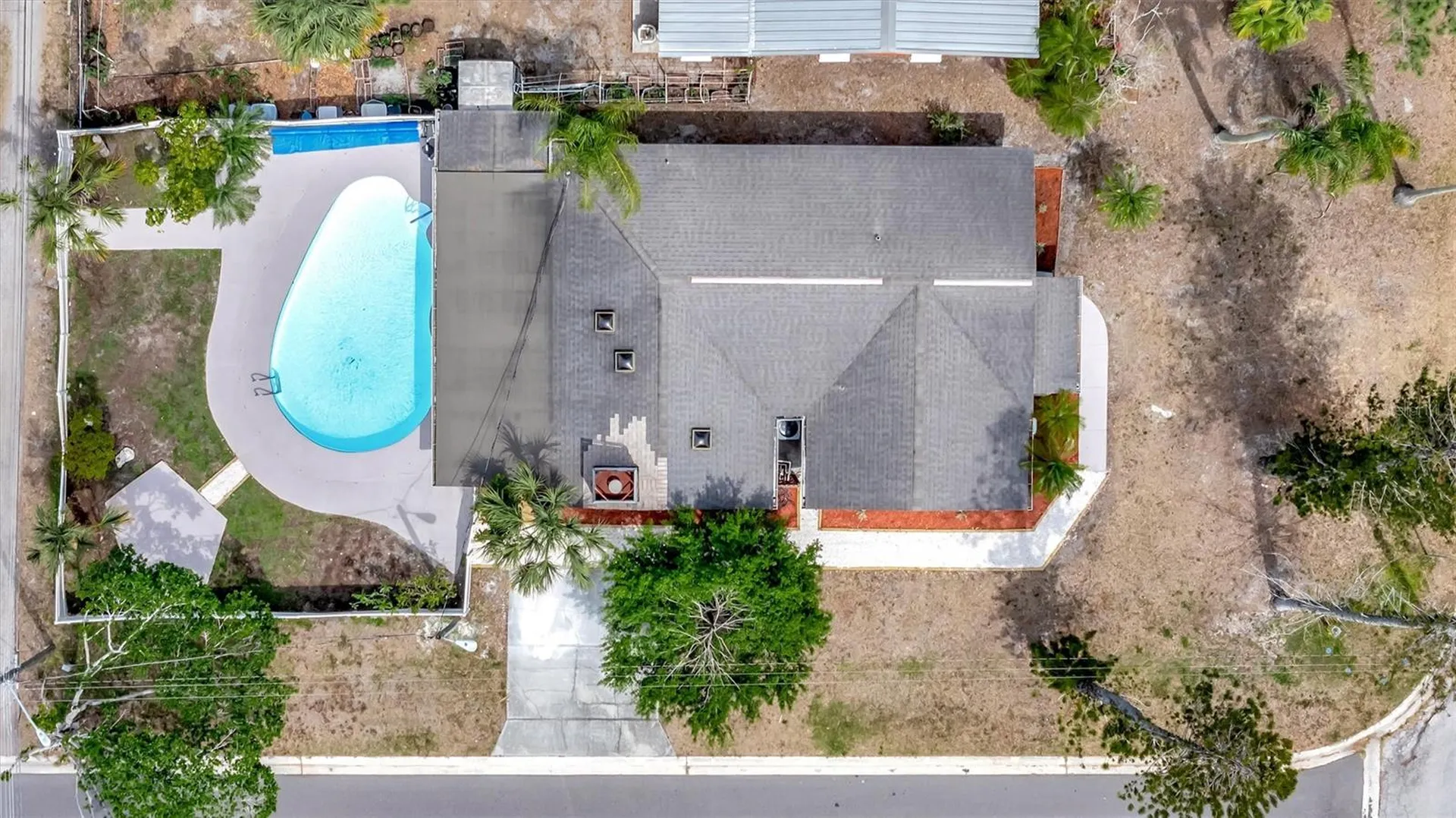 647 74th Avenue N St Petersburg FL 33702
