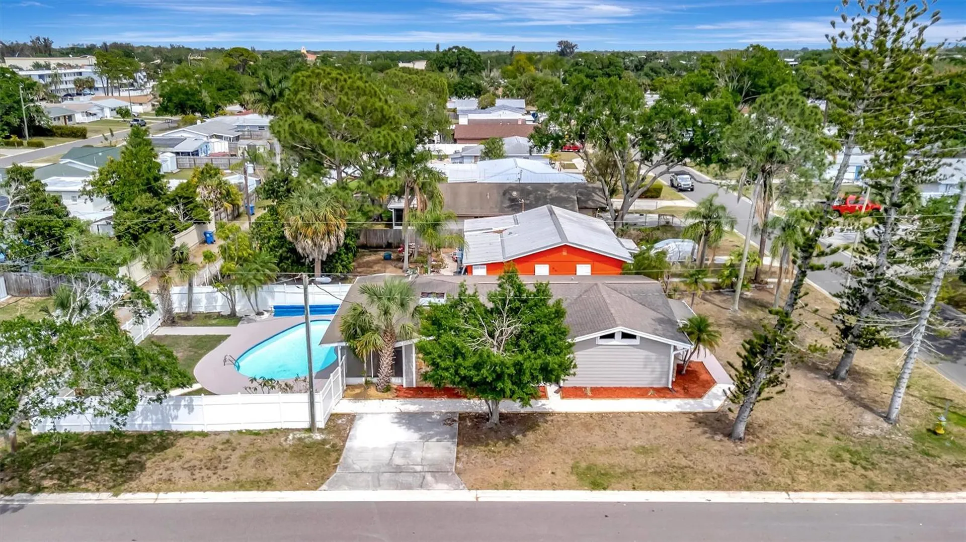 647 74th Avenue N St Petersburg FL 33702