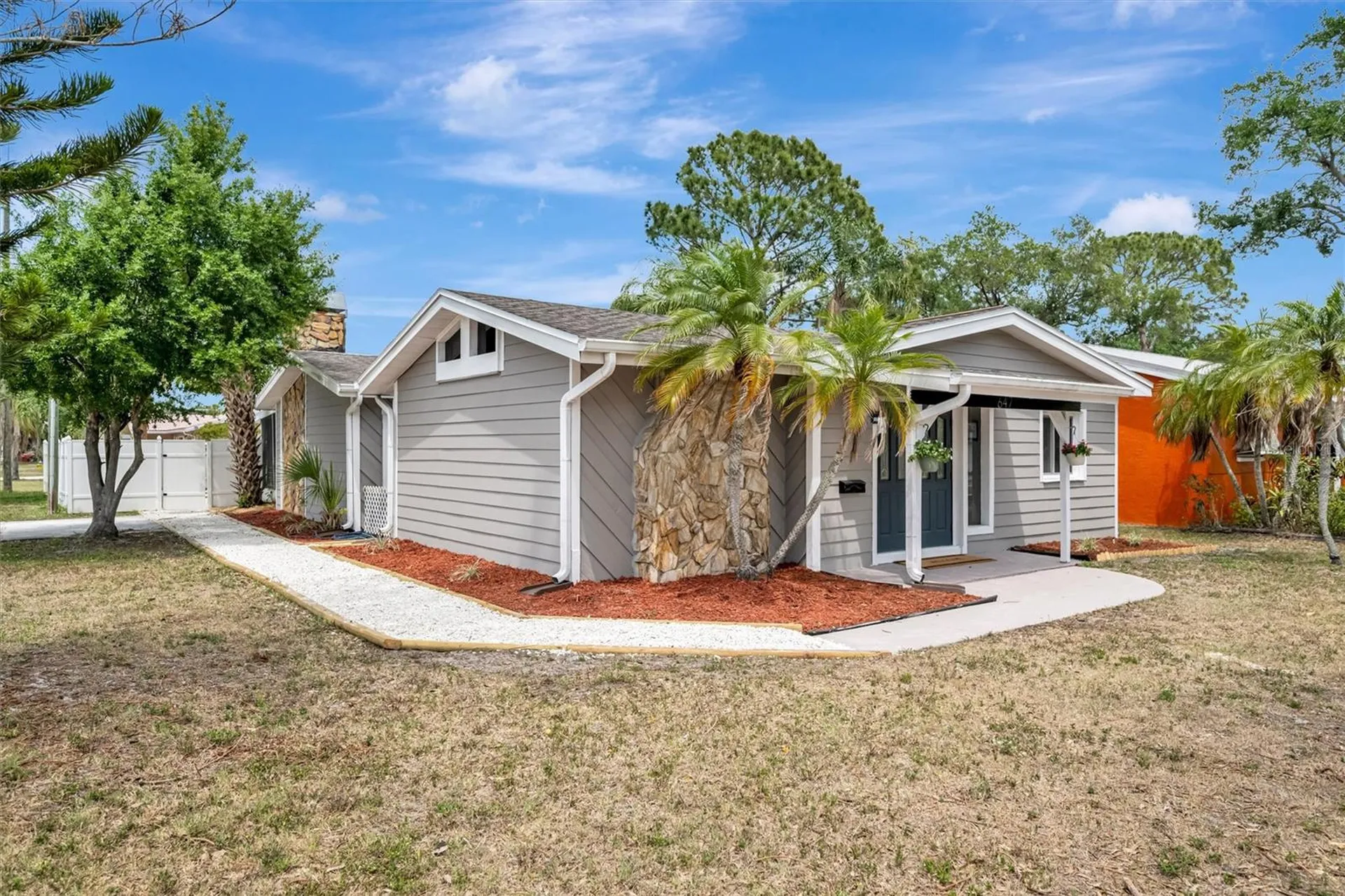 647 74th Avenue N St Petersburg FL 33702