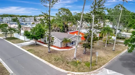 647 74th Avenue N St Petersburg FL 33702