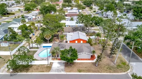 647 74th Avenue N St Petersburg FL 33702