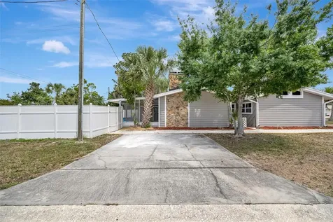 647 74th Avenue N St Petersburg FL 33702