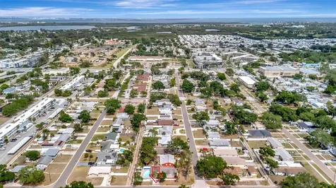 647 74th Avenue N St Petersburg FL 33702