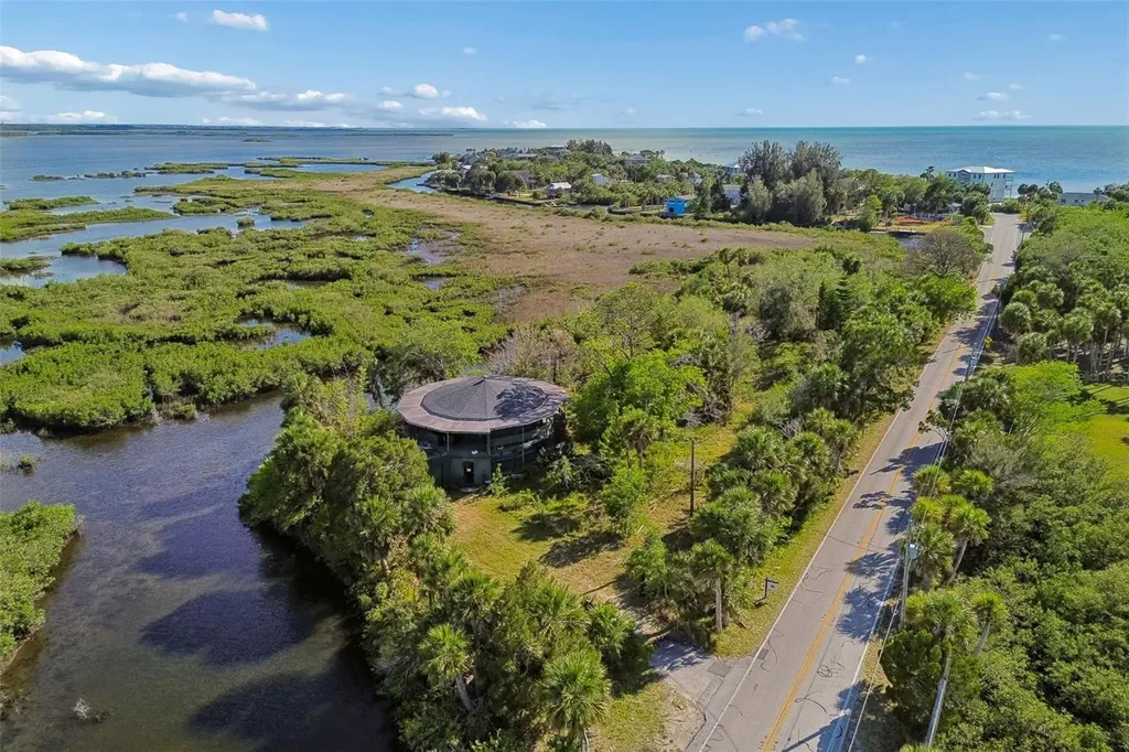 10501 Pine Island Drive Weeki Wachee FL 34607