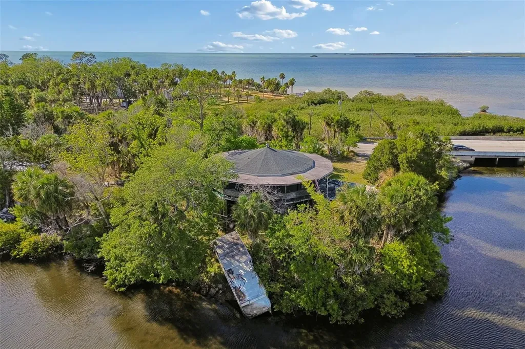 10501 Pine Island Drive Weeki Wachee FL 34607