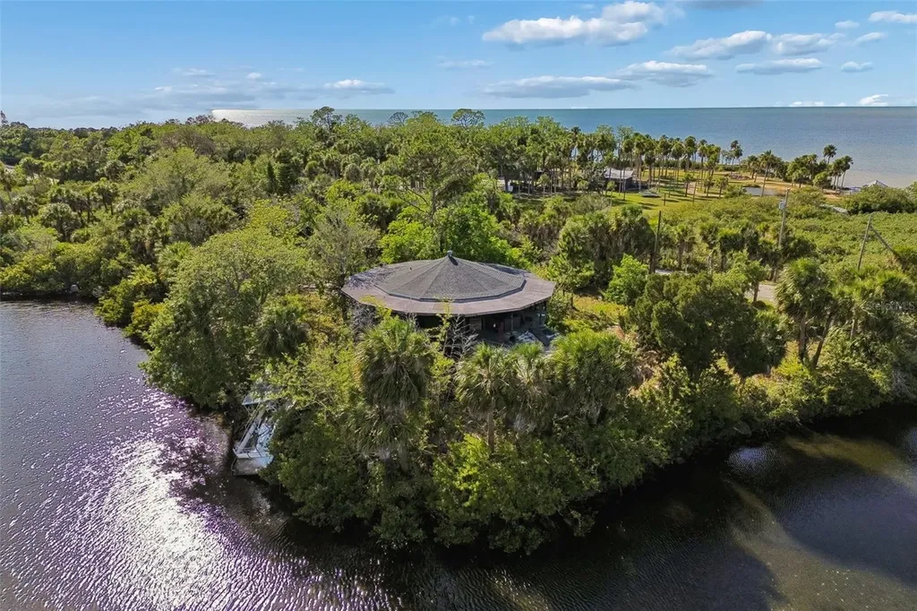 10501 Pine Island Drive Weeki Wachee FL 34607