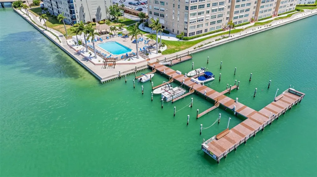 5220 Brittany Dr S St Petersburg FL 33715