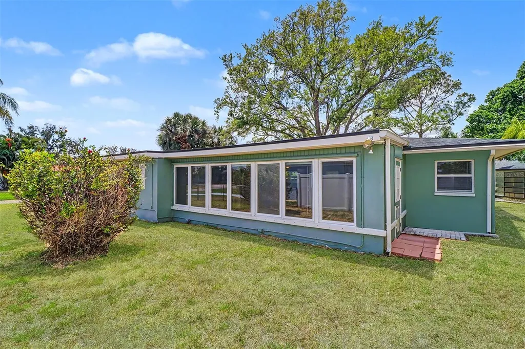 7901 3rd Street N St Petersburg FL 33702