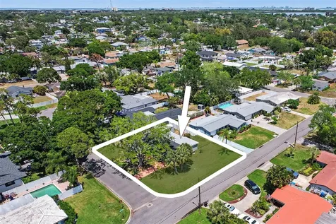 7901 3rd Street N St Petersburg FL 33702