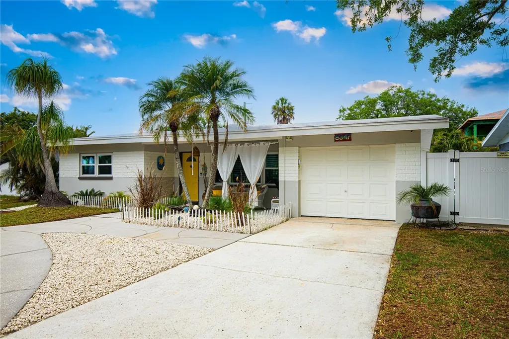 8347 41st Avenue N St Petersburg FL 33709