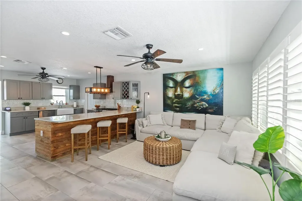 8347 41st Avenue N St Petersburg FL 33709