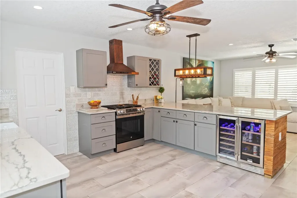8347 41st Avenue N St Petersburg FL 33709