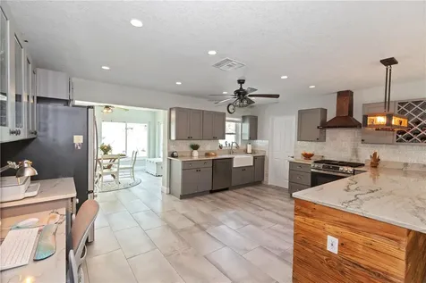 8347 41st Avenue N St Petersburg FL 33709